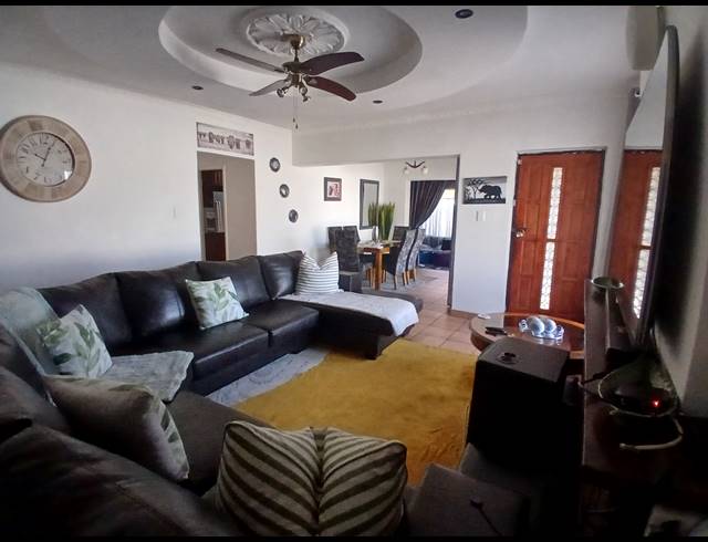 3 BEDROOM HOUSE FOR SALE IN LEONDALE